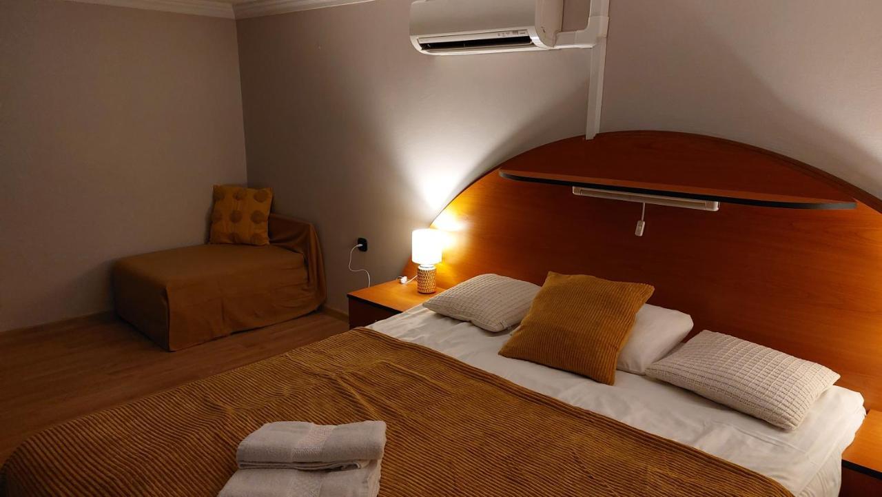 Family Apartman Gyula Exterior photo