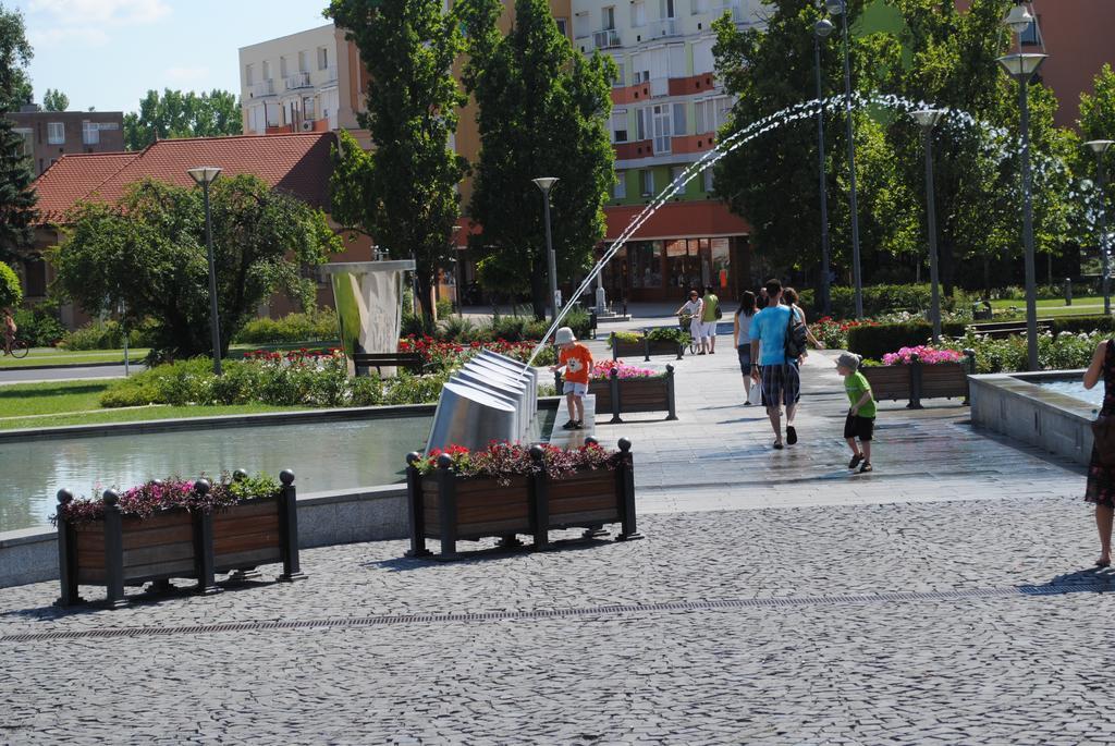Family Apartman Gyula Exterior photo
