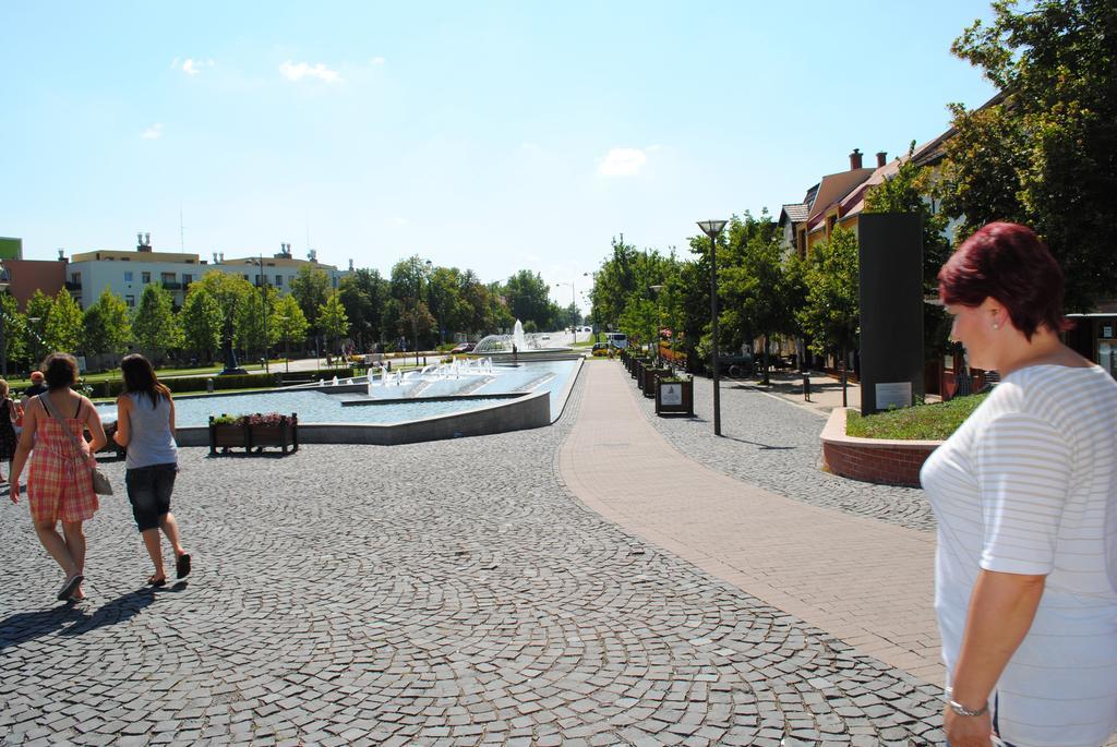 Family Apartman Gyula Exterior photo